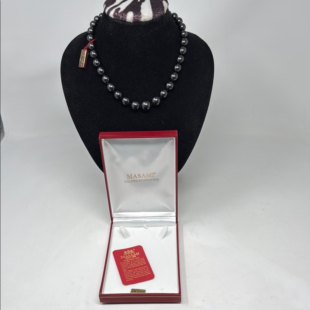 Masami Dark Gray Pearl Necklace in box